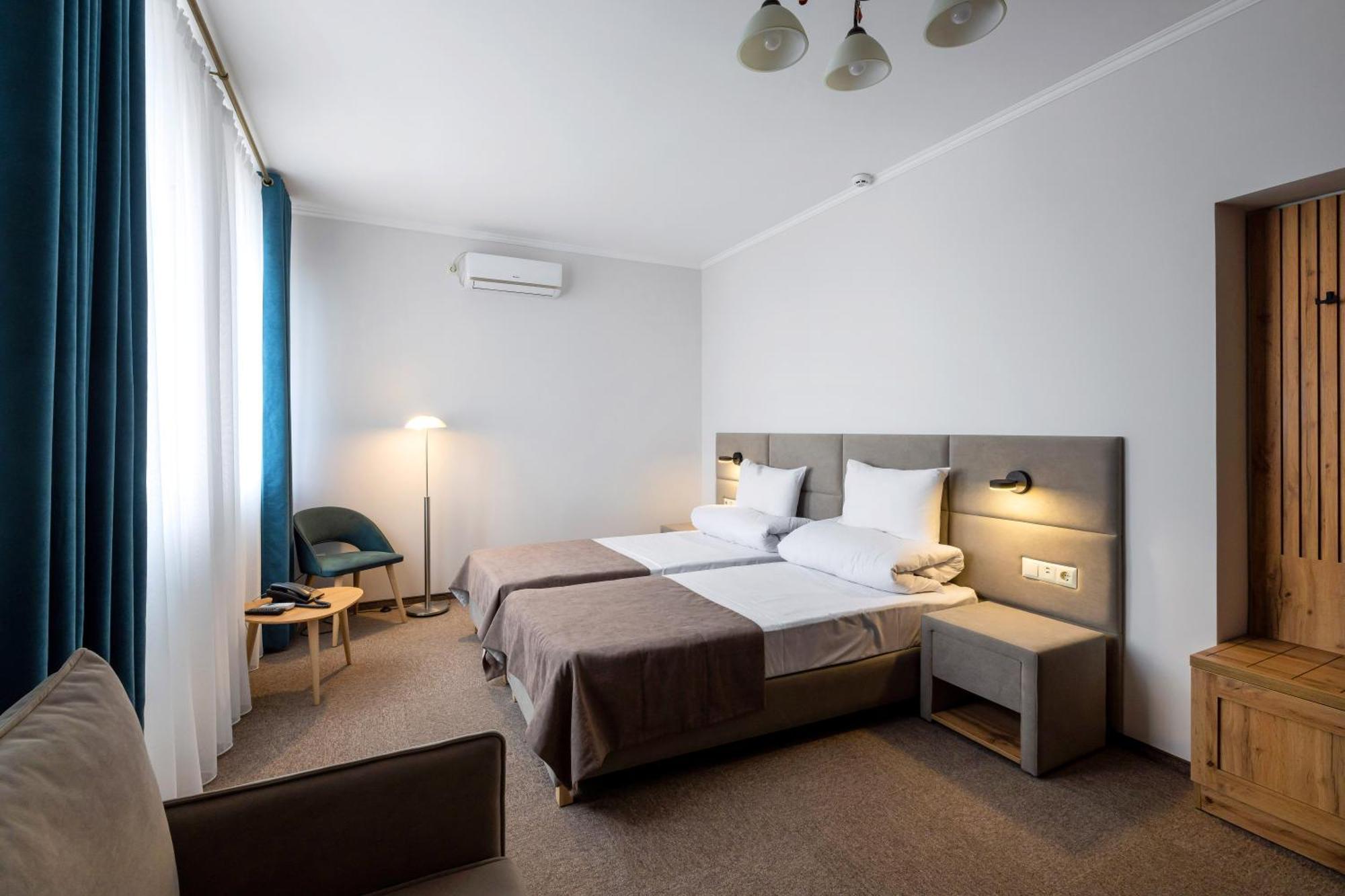 Stanislaviv Hotel Ivano-Frankivszk Kültér fotó