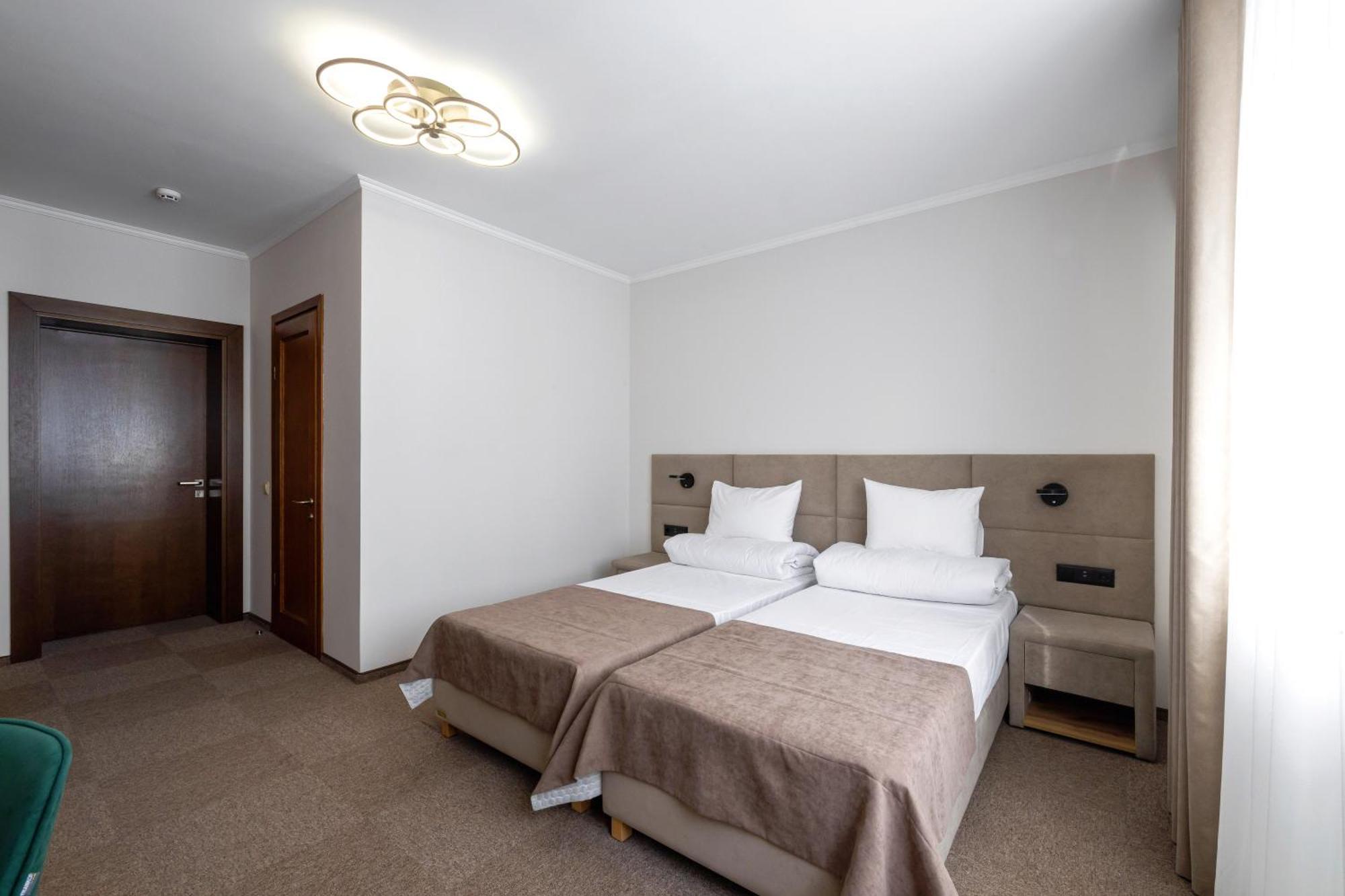 Stanislaviv Hotel Ivano-Frankivszk Kültér fotó