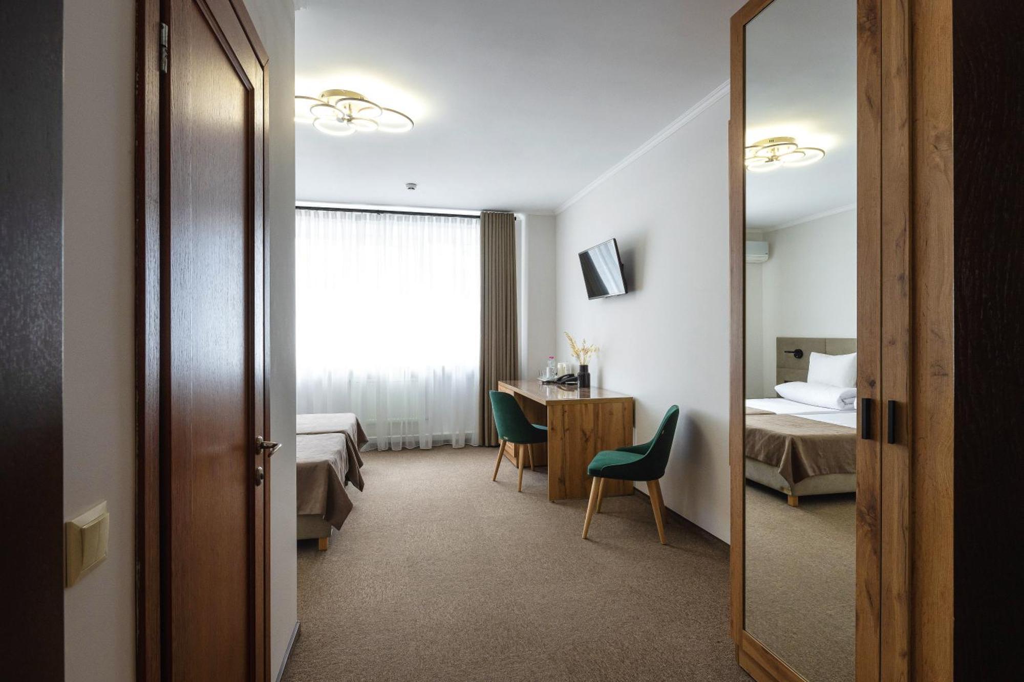 Stanislaviv Hotel Ivano-Frankivszk Kültér fotó