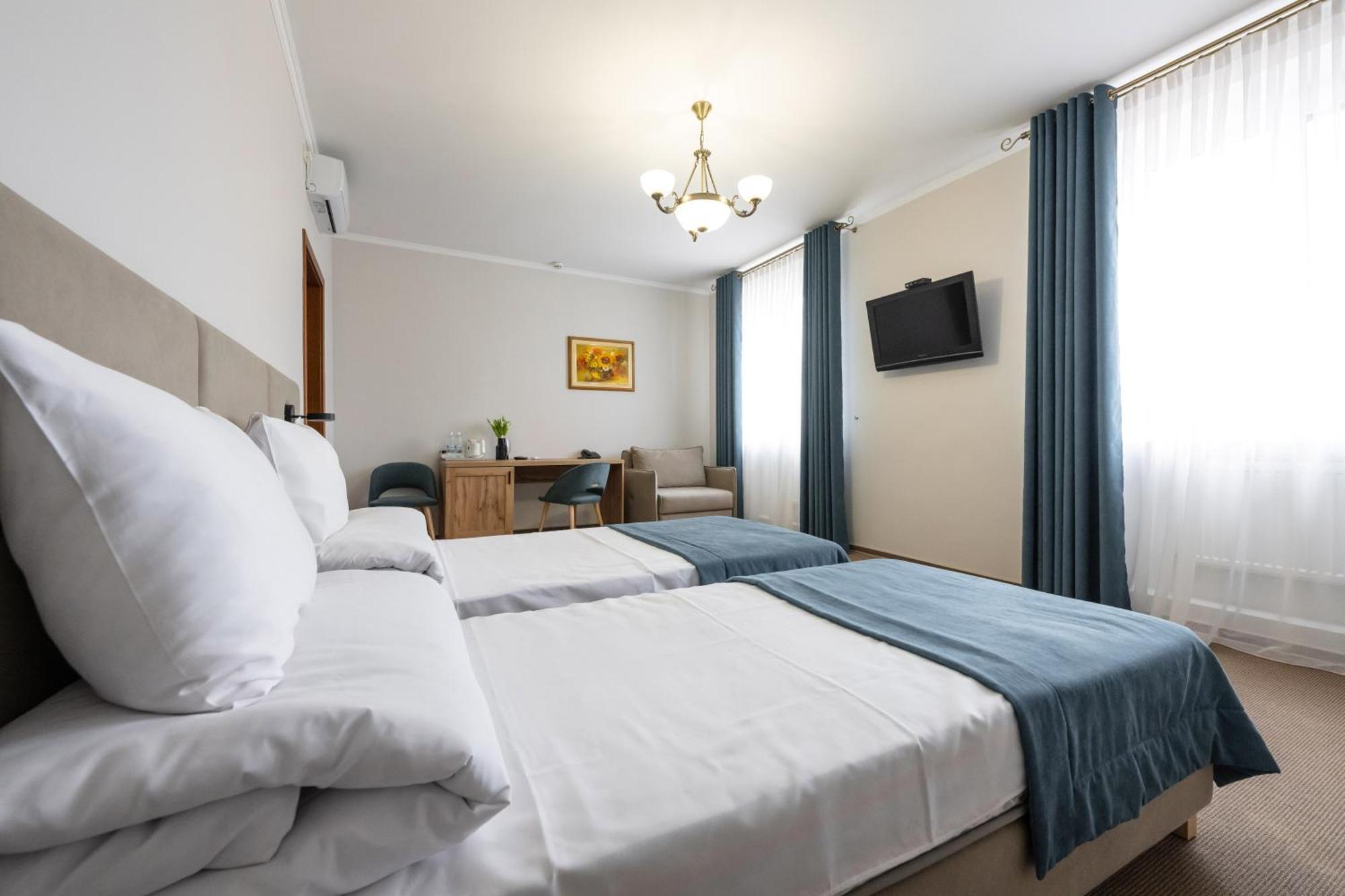 Stanislaviv Hotel Ivano-Frankivszk Kültér fotó