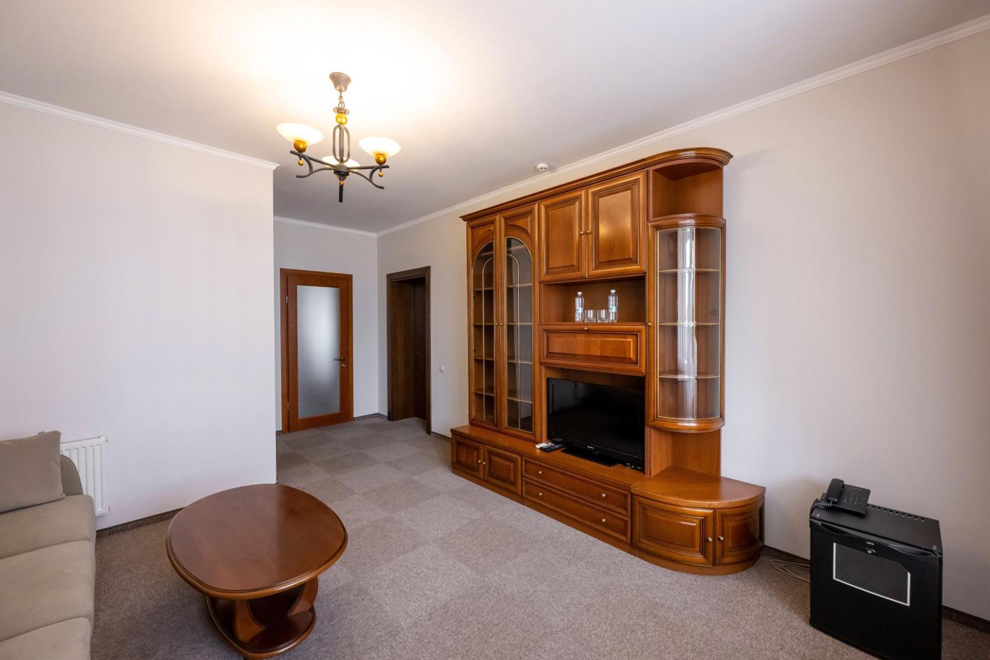 Stanislaviv Hotel Ivano-Frankivszk Kültér fotó